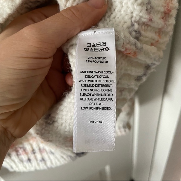 XS Jessica Simpson Turtleneck Cropped Sweater - Picture 4 of 5